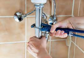  5 Times You Should Call a Plumber